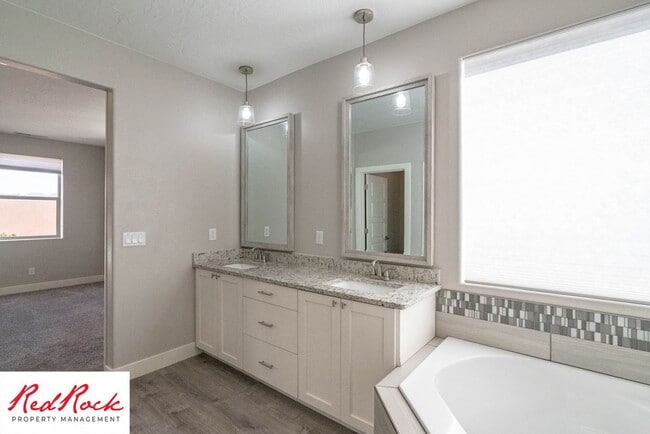 Building Photo - 4 Bedroom Home In The Dunes At Sand Hollow...