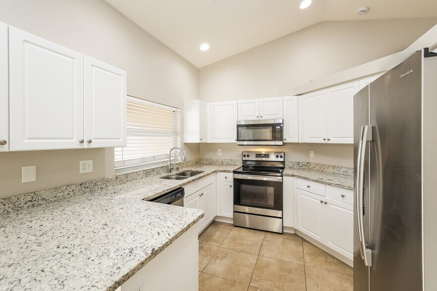 Building Photo - 1718 SW 12th Terrace