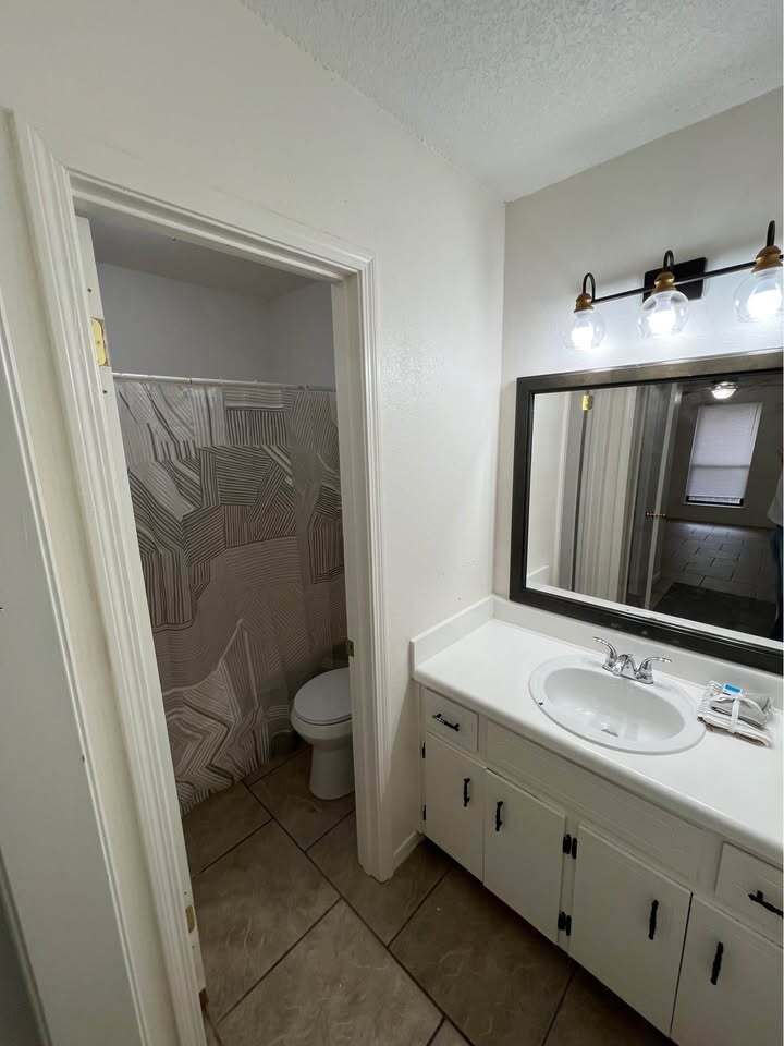 Building Photo - 8341 Country Walk Dr