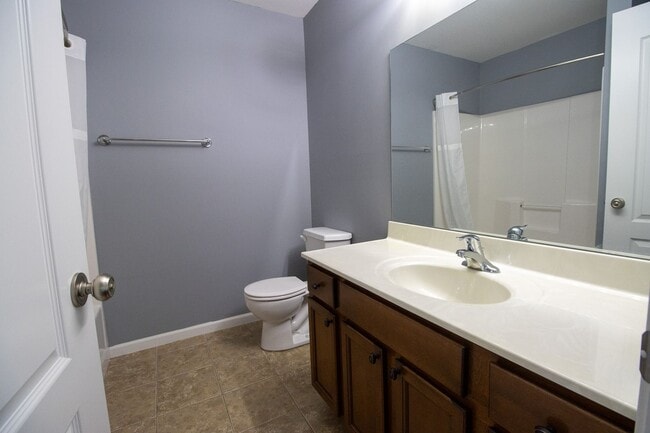 Building Photo - 3 Bed and 2 Bath Home