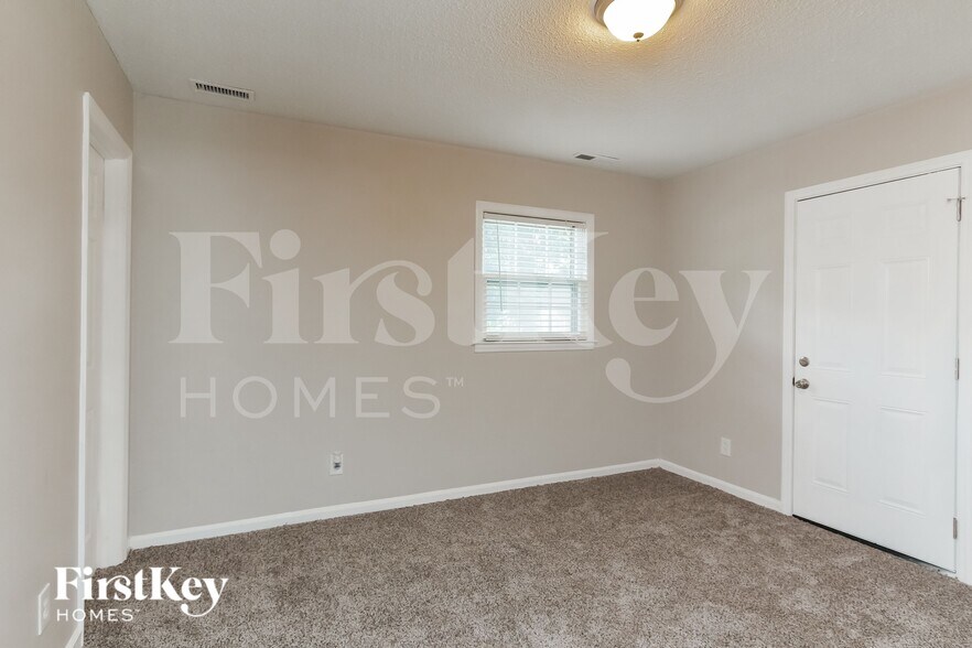 Building Photo - 6814 Elm Forest Dr