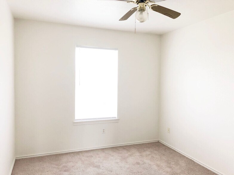 Building Photo - 1504 Windward Dr
