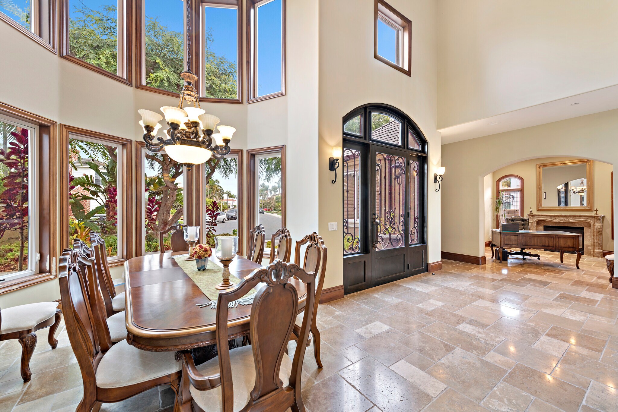 Building Photo - 3811 Vista Blanca