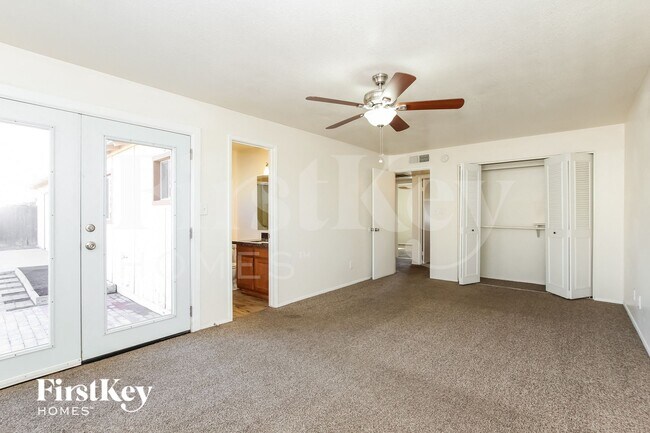 Building Photo - 3502 E Greenway Ln