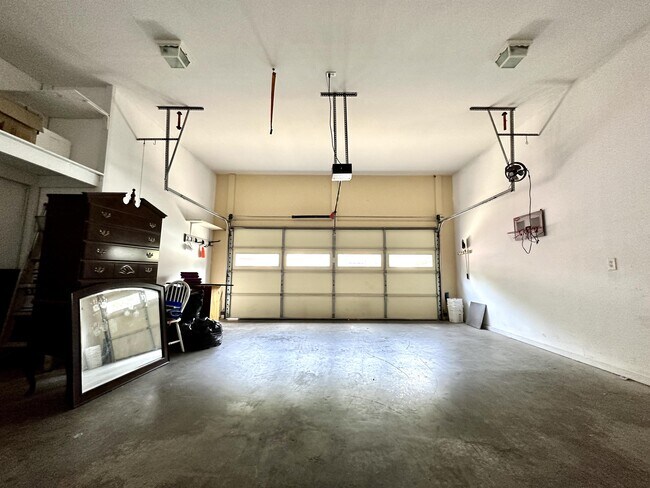 Building Photo - 109 Twin Oaks Ct