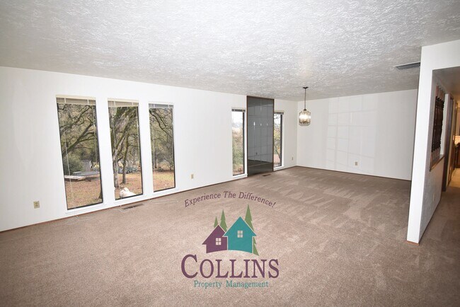Building Photo - 2045 Ross Dr