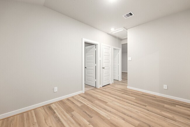 Building Photo - 6623 Castella Dr