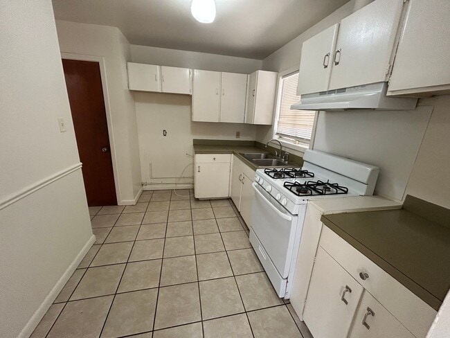 Building Photo - 301 Doc Duhon St