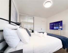 Building Photo - 6969 Paddington Way