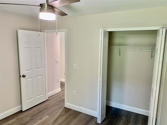 Building Photo - 6338 Lenape Ln