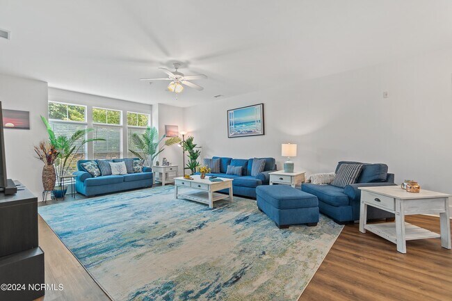 Building Photo - 2537 St James Dr SE