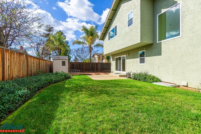 Building Photo - Gorgeous Home | Remodeled | Desirable Location