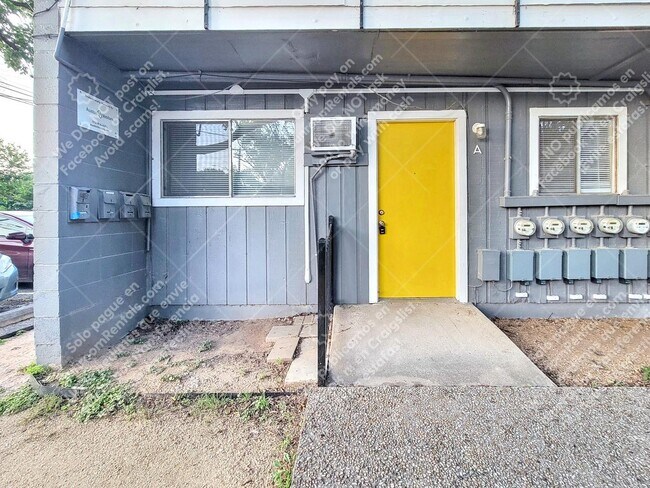 Building Photo - 903 Springdale Rd