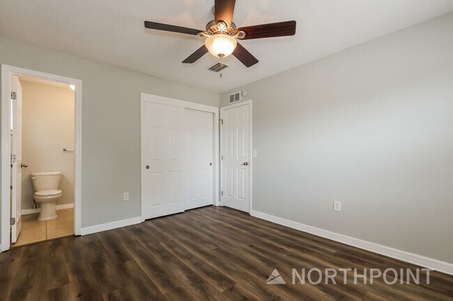 Building Photo - 4 BR/2BA | Newly Renovated Single Family Home |  Fenced backyard!