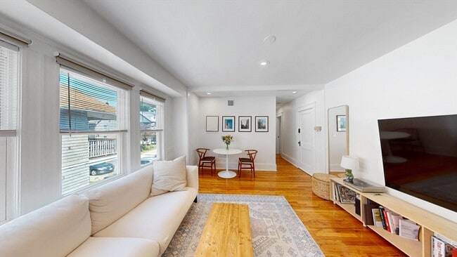Building Photo - 29 Fifield St