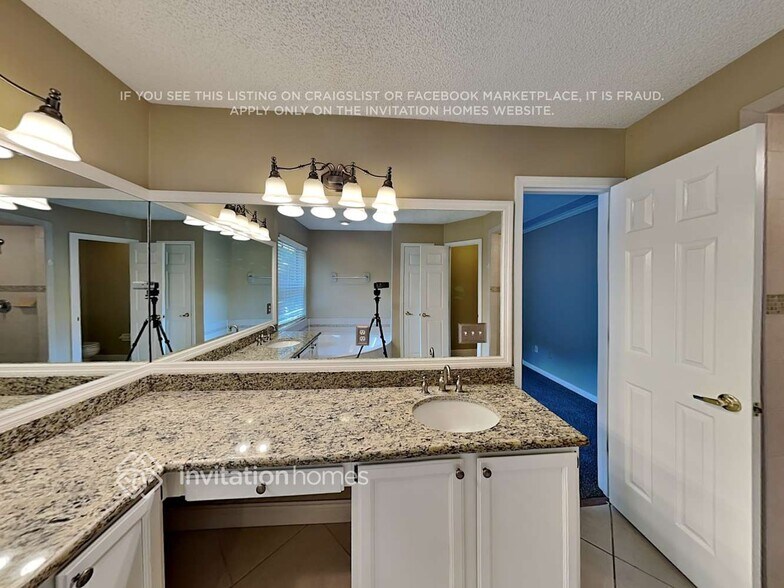 Building Photo - 11826 Clearwater Oaks Dr W