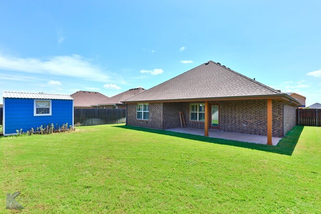 Building Photo - 3/2/2 in Butterfield Meadows!