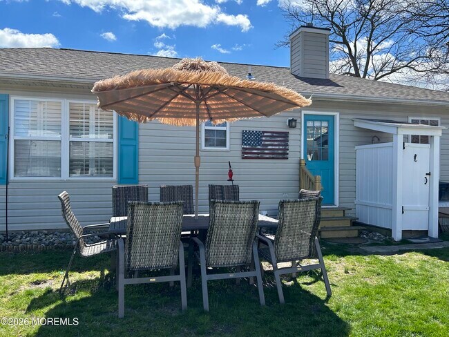 Building Photo - 1733 Melrose Ave