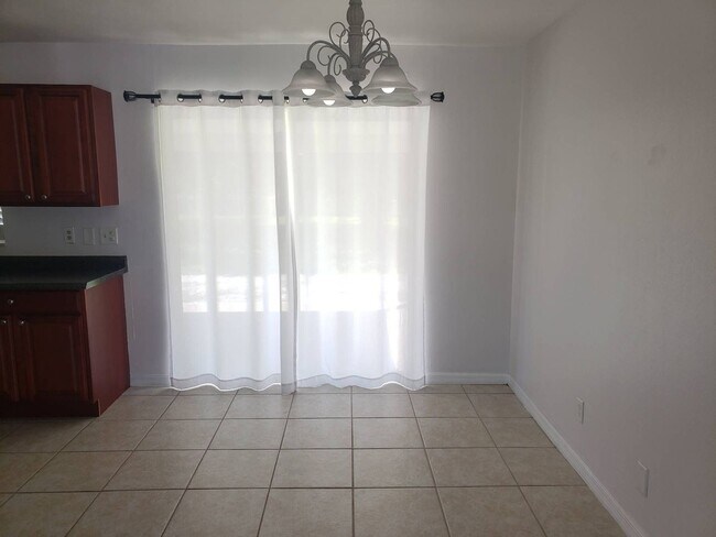 Building Photo - 2/2/1 Single Family Home Available NOW!