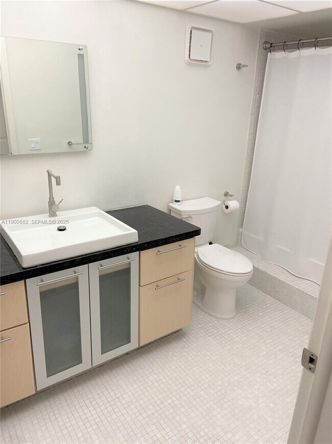 Building Photo - 16300 Golf Club Rd