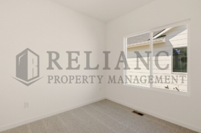 Building Photo - 5301 N Pinecrest Ct