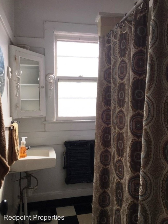 Building Photo - 715-719 Broadway N