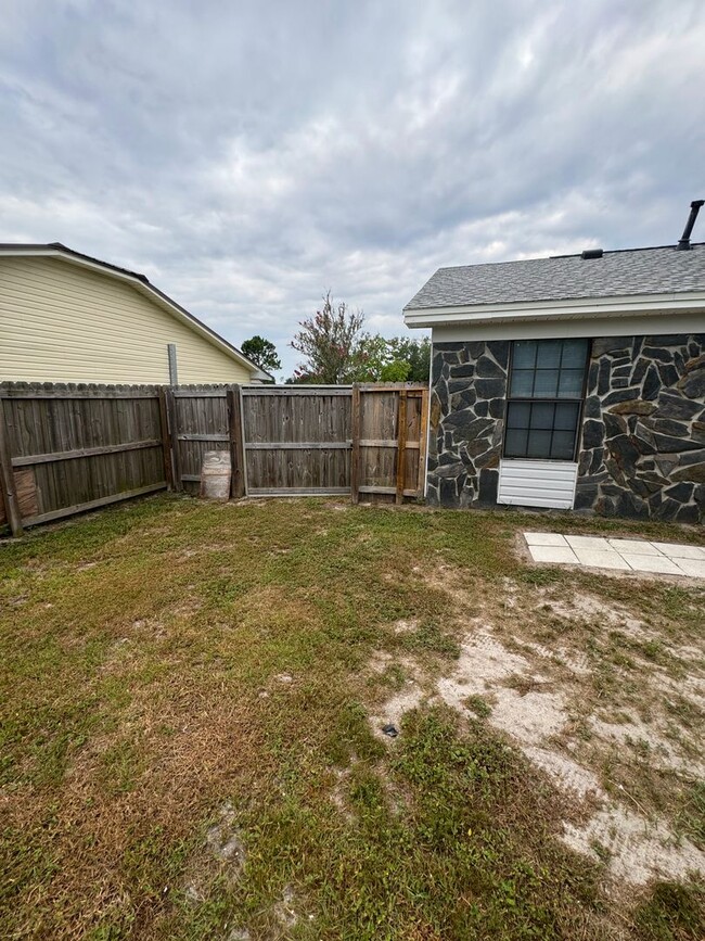 Building Photo - Price Drop! Great 3 Bedroom Home! 25% off ...