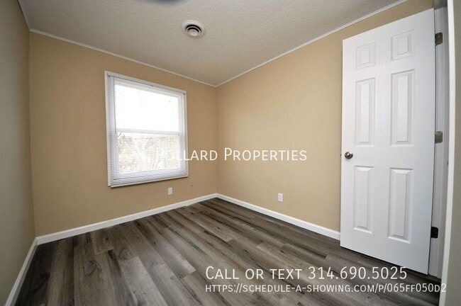 Building Photo - 301-307 Granada Dr