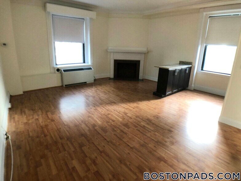 Building Photo - 62 Boylston St