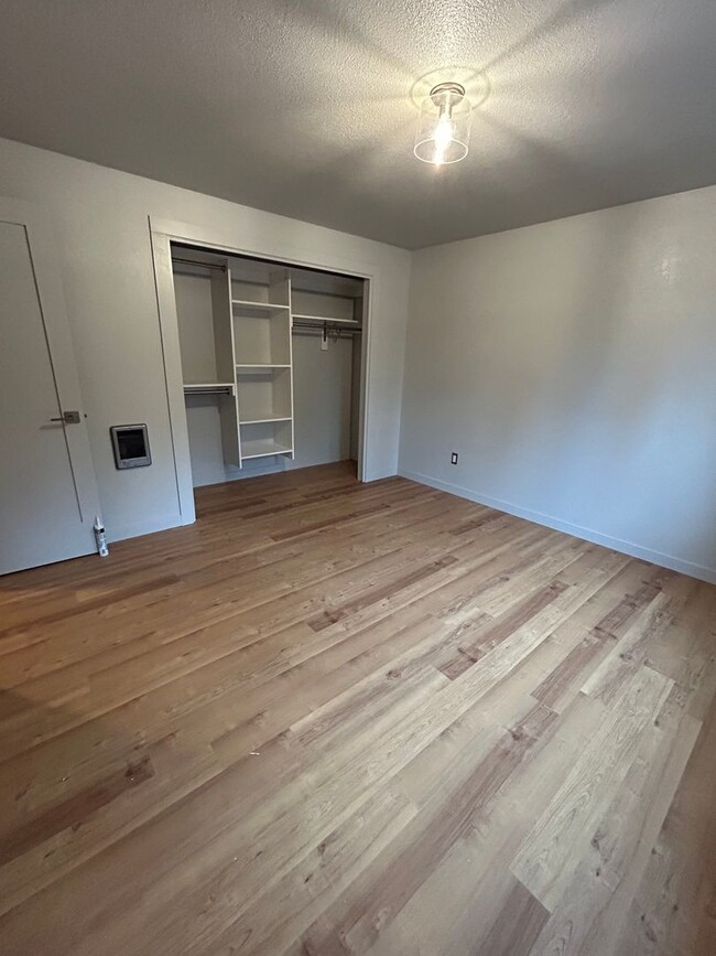 Building Photo - Newly Remodeled Home in Desirable Oregon W...