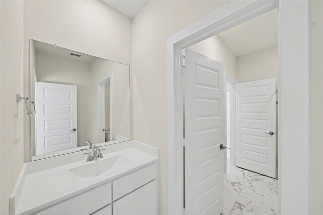 Building Photo - 5623 Logan Ridge Ln