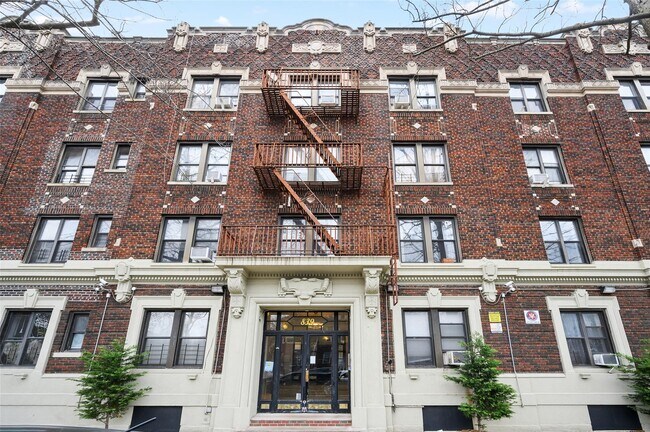 Building Photo - 839 E 19th St