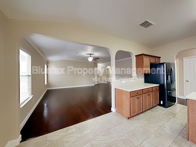 Building Photo - 9723 Connemara Bend
