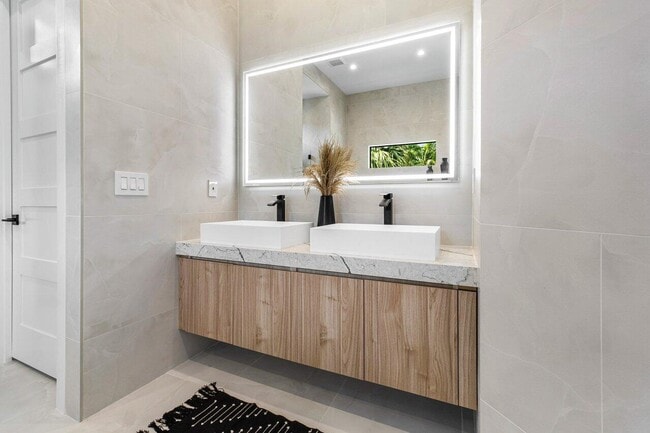 Building Photo - 221 Milestone Way