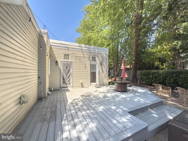 Building Photo - 8403 Bradmoor Dr