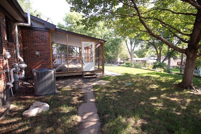 Building Photo - Beautiful 4 Bedroom House | 126th & Center