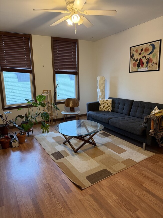 Building Photo - 1410 W Blackhawk St