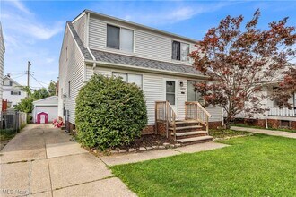 Building Photo - 10725 Vernon Ave