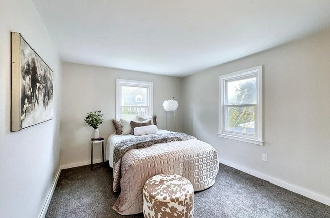 Building Photo - Available Now! Newly Renovated 3 Bedroom, ...