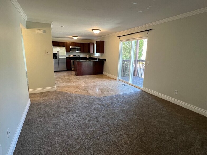 Building Photo - 893 Arnecia Ct