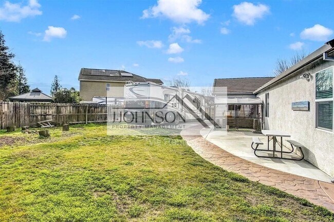 Building Photo - 969 Monarch Ct