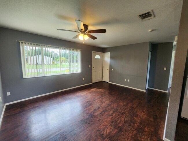 Building Photo - 3985 Avanti Cir