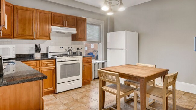 Building Photo - 20 Alcott St