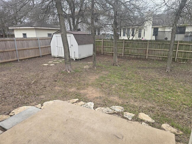 Building Photo - 103 Hummingbird Ct