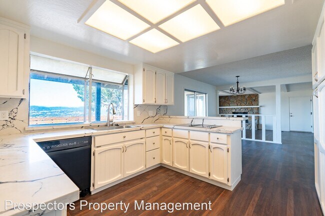 Building Photo - 4 br, 2 bath House - 2850 Paseo Robles