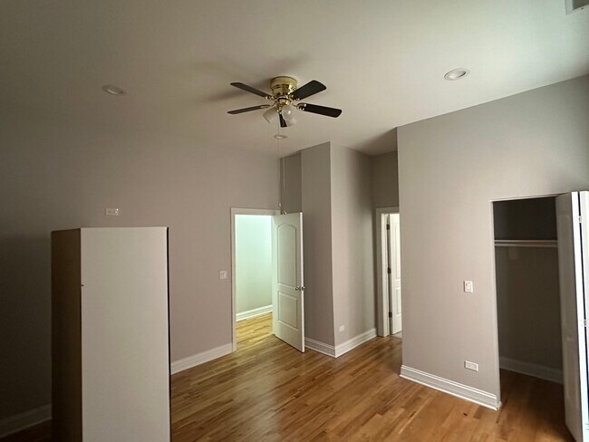 Building Photo - 4824 S King Dr