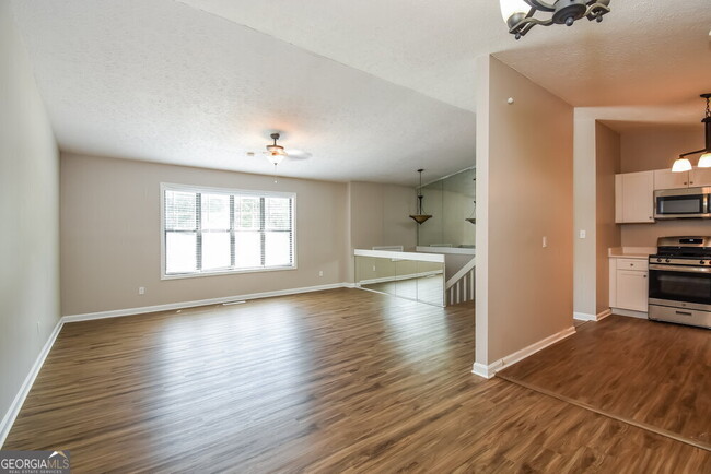 Building Photo - 1012 Hicksmil Dr SW