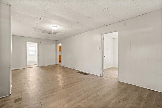Building Photo - 3 bedroom house for rent