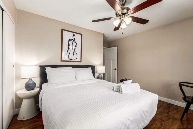 Building Photo - STUNNING 4 bed/2 bath Scottsdale Home- FURHISHED or UnFURNISHED