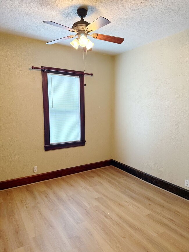 Building Photo - For Rent...850 Rice St, Wood River, IL 62095